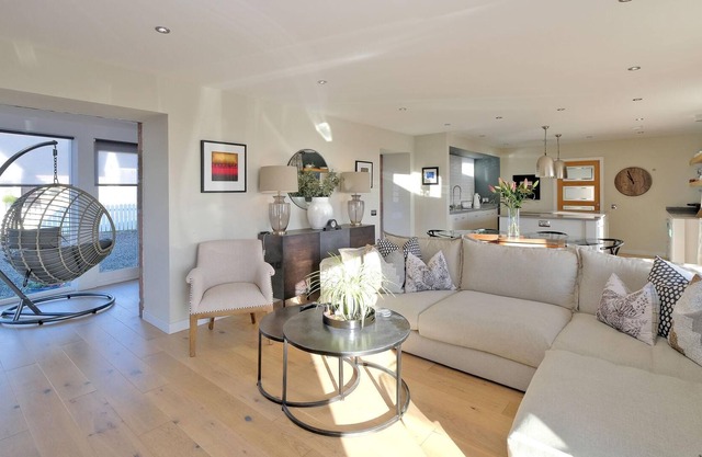 Luxury Converted Barn with Sea Views