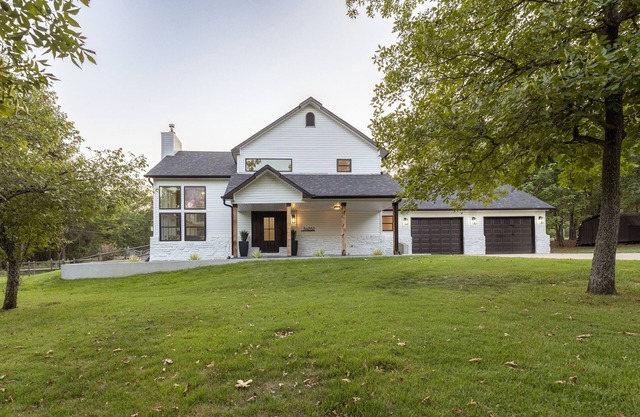 Luxury Escape: Pond, Pool & 5 Beautiful and Private Acres