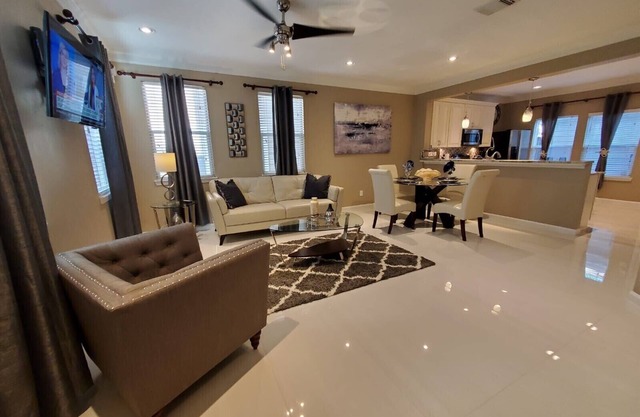 LUXURY EXECUTIVE TOWNHOUSE - HoustonKemah Area