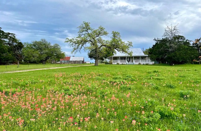 Luxury Farmhouse & Guesthouse/6mil to The Square