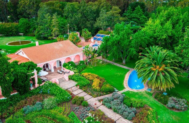 Luxury farmhouse w/world-class winery near the beach