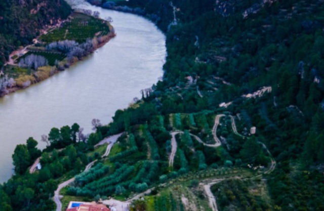 luxury farmhouse with magnificent views mountains and River Ebro