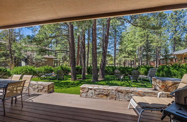 Luxury Flagstaff Grand Canyon house Golf view, A/C 3 bed,3bath QUIET Top Rated.