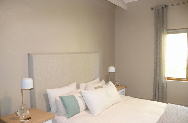 Luxury Getaway in Klein Karoo 2-bedroom at Buffelsklip Game Farm in Van Wyksdorp