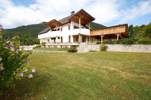 Luxury Hill Residence