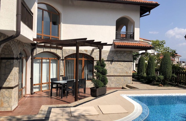 Luxury holiday villa with private pool in 4 * resort