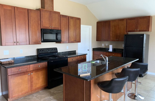 Luxury Home Minutes From The Airport and Downtown