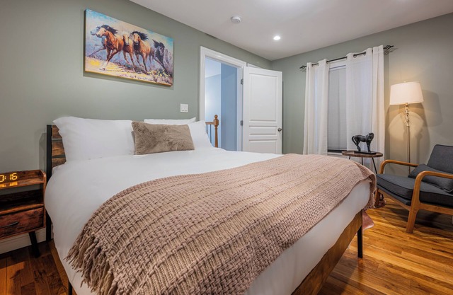 Luxury Home- Walking distance to UBS Arena/Belmont Park Village