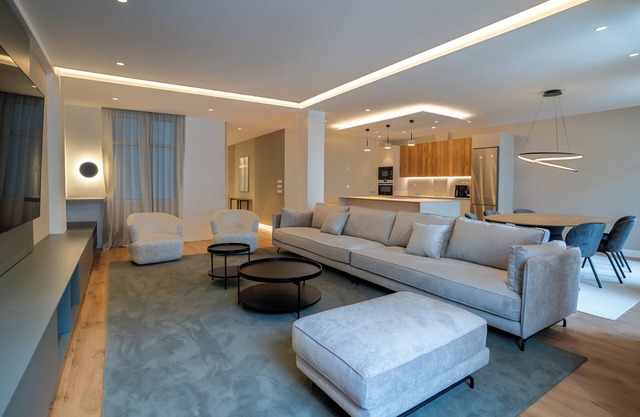 LUXURY IN THE HEART OF DOWNTOWN