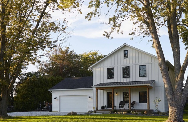 Luxury Lake Front Modern Farmhouse with GIANT Boat Dock!