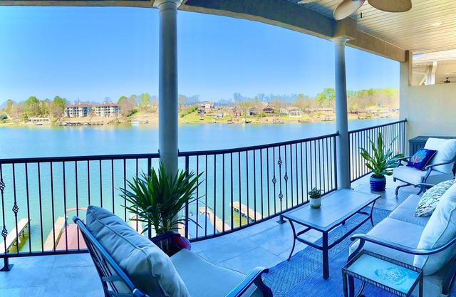 Luxury Lake Hamilton Condo w/180° Lakefront View-Main Channel, Central Location!