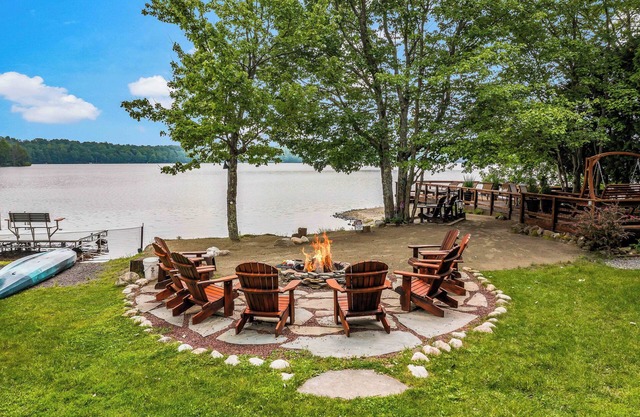 Luxury Lakefront w/Kayaks, Paddleboards, Put Put, Ping Pong