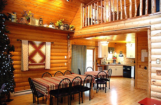 Luxury lakeside cabin: massage, reflexology, lakeside sauna. Wheelchair access.