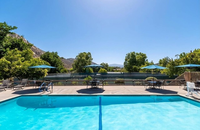 Luxury Living in the Heart of Ramona! Full Kitchen, Free Parking & Pool!
