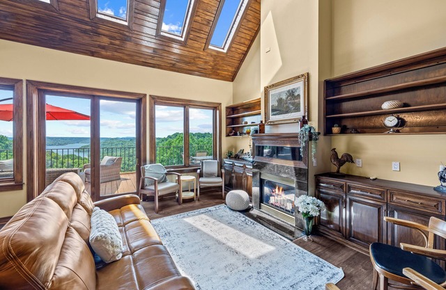 Luxury Lodge on Mtn top with Lake Views & Heated Pool - Read Full Description