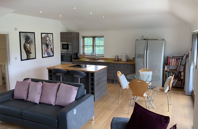 Luxury, modern property close to Stratford & Warwick-good Golf Courses
