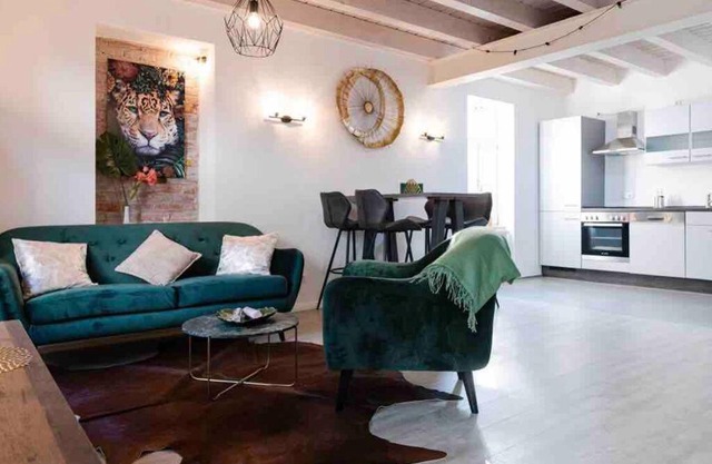 LUXURY NEAR FRANKFURT 8 PERSON 24 7 CHECK
