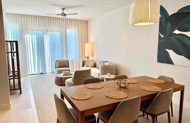 Luxury new build - 2bd+den - Gated - Pool, Gym and Beach access - Up to 6 people