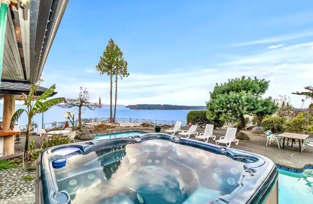 Luxury ocean/sunset view resort w/pool and spa