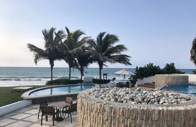 * Luxury Oceanfront View Condo *