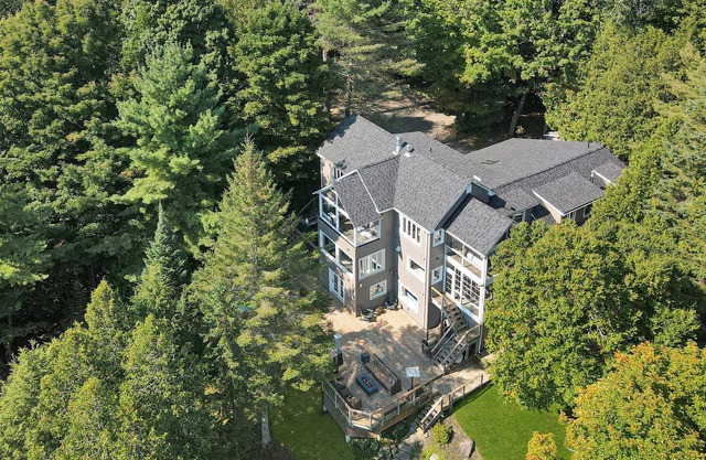 Luxury on Glen: 6BR Retreat w/Sauna, Hot Tub & Waterslide!
