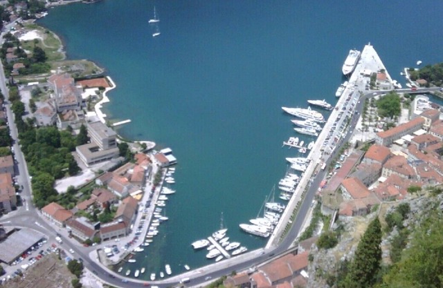 Luxury penthouse apartment, sea views, shared pool, aircon, nr Kotor