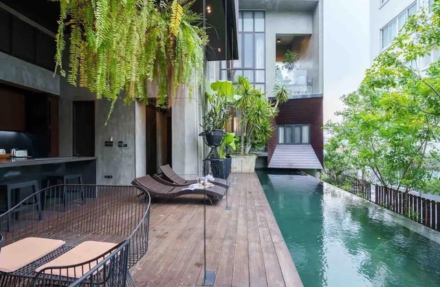 Luxury Pool Villa with Jacuzzi & Lift by Thonglor