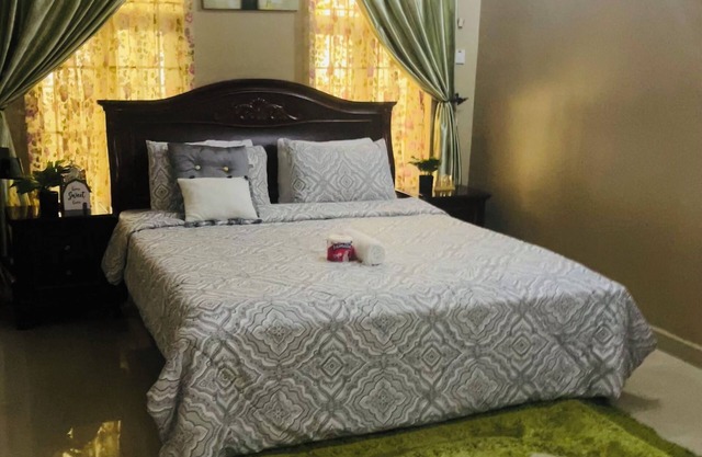 Luxury Poolside Suite/1BR/Quiet Location with Free Wifi and Cable