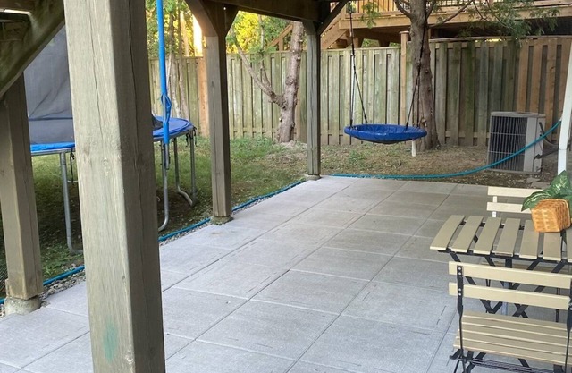 Luxury, Private and Ravine View Walkout Basement Apartment