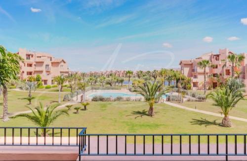 Luxury Renovated Apartment Stunning Views Pool and Golf