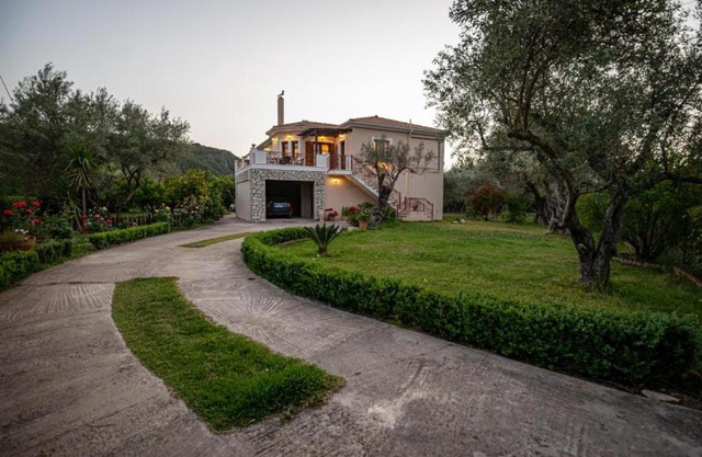 Luxury Rustic Villa Mountain View