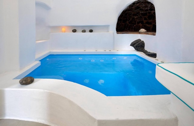 Luxury Santorini Suite | Grand Suite | 2 Bedrooms | Terrace with Stunning Sea.