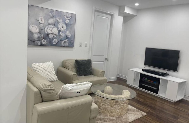 luxury & Spacious 2 bedrooms basement serviced apartment