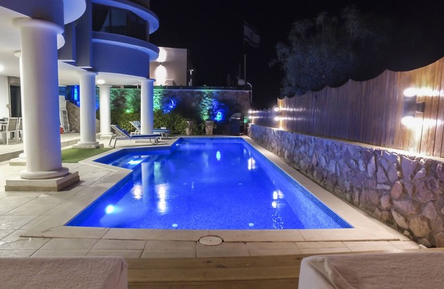 Luxury suite by the pool