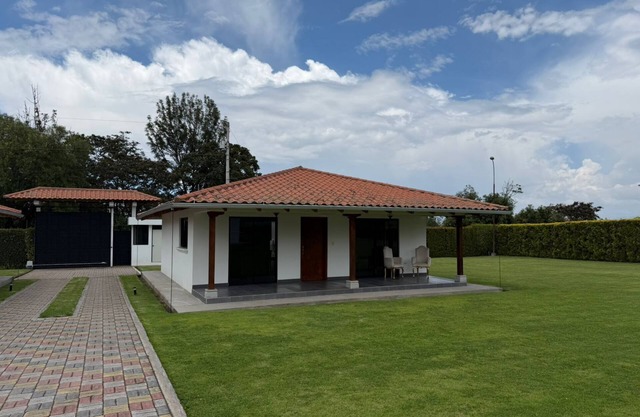 Luxury suite only 10 minutes from Mariscal Sucre International Airport