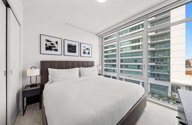 Luxury Suites in Chicago's West Loop – Modern Comfort Meets Vibrant City Life