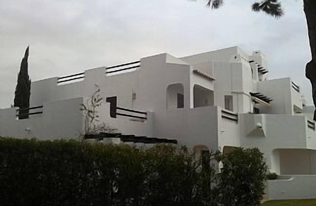 Luxury T2 A/C apartment, quiet location, wifi, close to Albufeira and Olhos