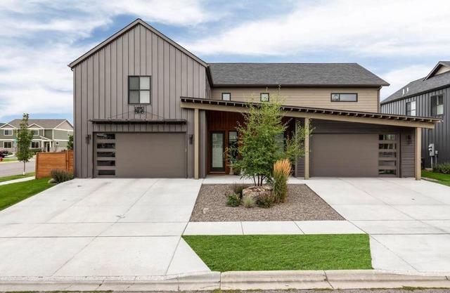 Luxury Townhome on the Park with Bridger Mtn Views