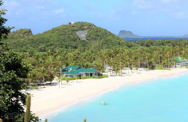 Luxury Tropical Beachfront, Fully Equipped Home With Stunning Views & Amenities