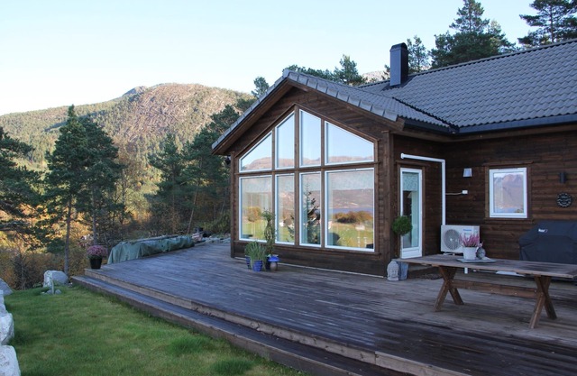Luxury vacation home in Norway on the fjord, incl. 9.9 hp motorboat, 4 bedrooms!