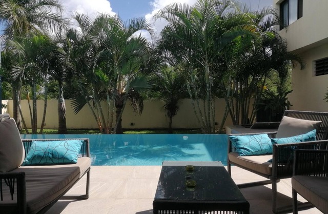 LUXURY VILLA 500M FROM THE BEACH, SHOPS AND CLUB MED