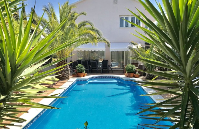Luxury Villa, Heated Private Pool & Jacuzzi, Near Sitges, Sports, Relax by BBQ