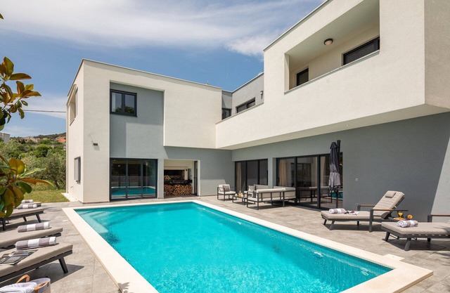 Luxury Villa IN with Pool
