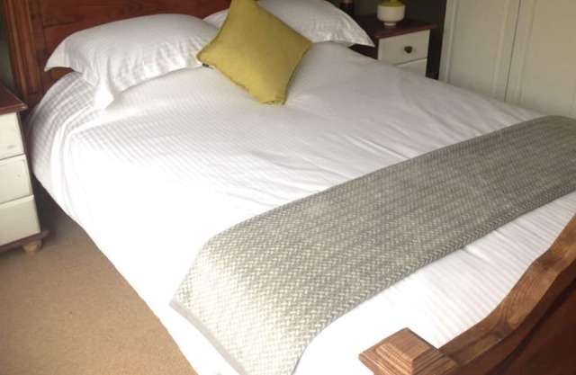 LUXURY VILLA LARGO QUEEN ROOM + ENSUITE, LARGE POOL