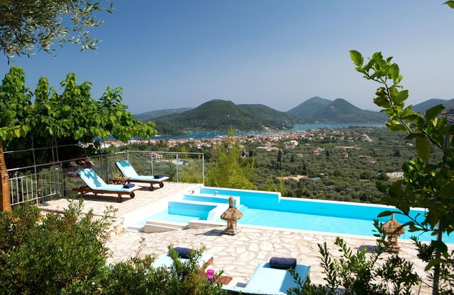Luxury villa overlooking the sea with private pool-Villa Lily