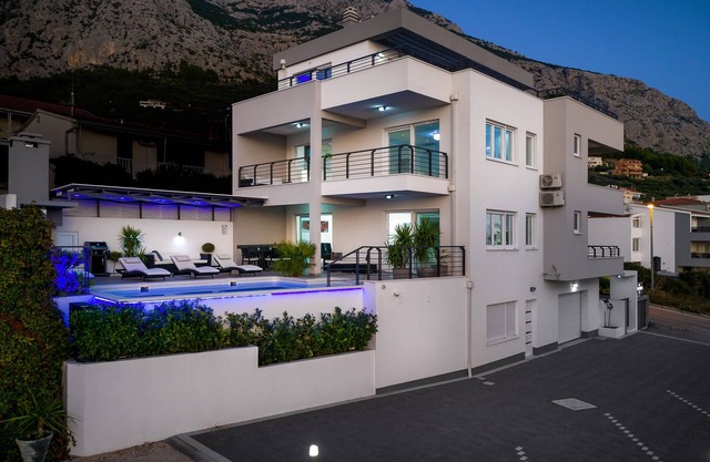 Luxury Villa Palladium in the Center with *Heated Pool, *Penthouse and *Jacuzzi