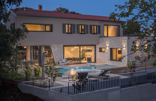 Luxury villa Tarita near the town and the sea