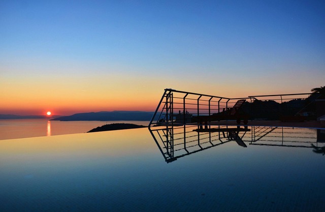 Luxury Villa View Makarska, heated infinity pool, Mer and mountain view, BBQ .