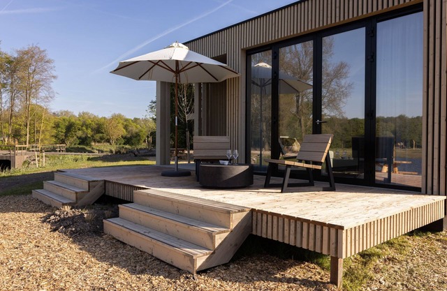 Luxury villa with hot tub on the Horsterwold