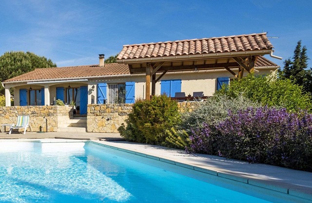 Luxury villa with pool in Malviès